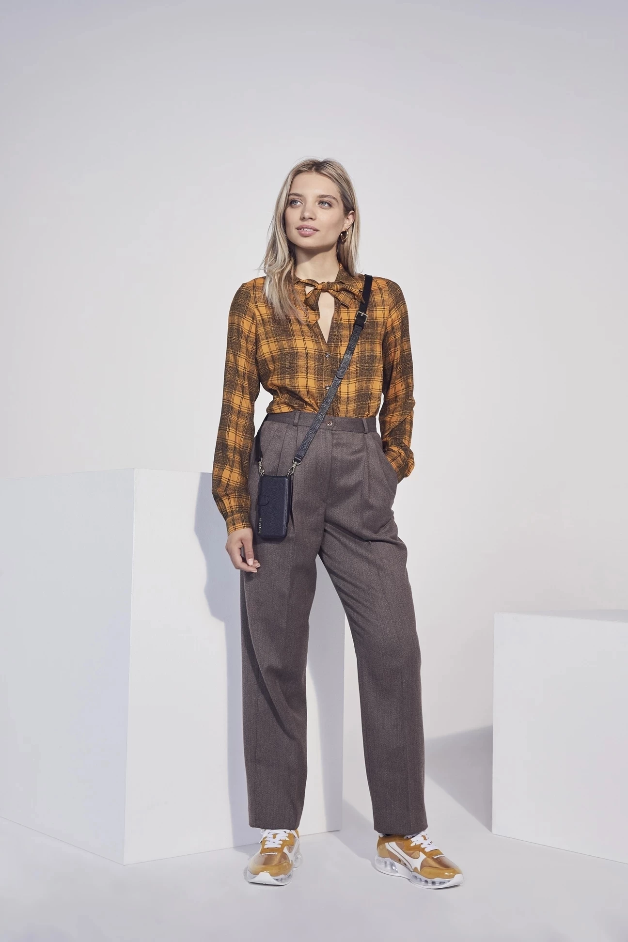 Bandolier Unisex Street Style Plain Leather IPhone 8 IPhone 8 Plus For Women Black/gold X Iphone 13 Pro 17 Bandolier Unisex Street Style Plain Leather IPhone 8 IPhone 8 Plus For Women Black/gold X Iphone 13 Pro - Image 17