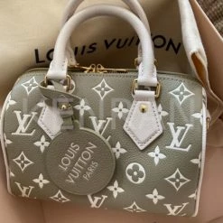 Louis Vuitton Monogram 2WAY Shoulder Speedy Bandolier 20 (M46118) For Women Kaki / Beige X One Size 15 Louis Vuitton Monogram 2WAY Shoulder Speedy Bandolier 20 (M46118) For Women Kaki / Beige X One Size -Bandolier Online Shop org 7397