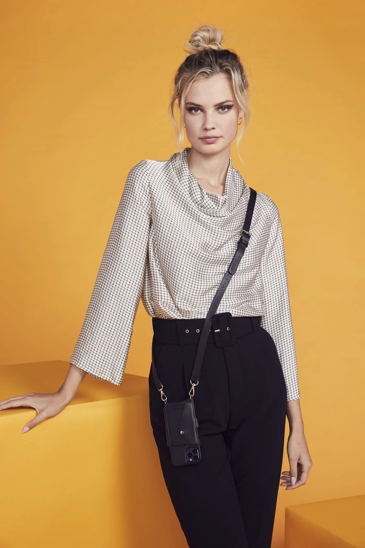 Bandolier 2020 Cruise Unisex Street Style Plain Leather IPhone 8 IPhone 8 Plus For Women Black/gold X Iphonexs/x 18 Bandolier 2020 Cruise Unisex Street Style Plain Leather IPhone 8 IPhone 8 Plus For Women Black/gold X Iphonexs/x - Image 18